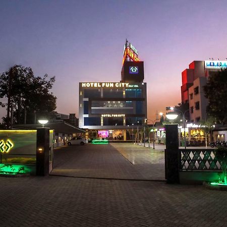 ホテル ファン シティ（ ピュア ヴェジ） Navsari エクステリア 写真