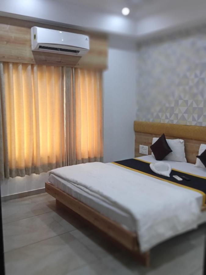 ホテル ファン シティ（ ピュア ヴェジ） Navsari エクステリア 写真