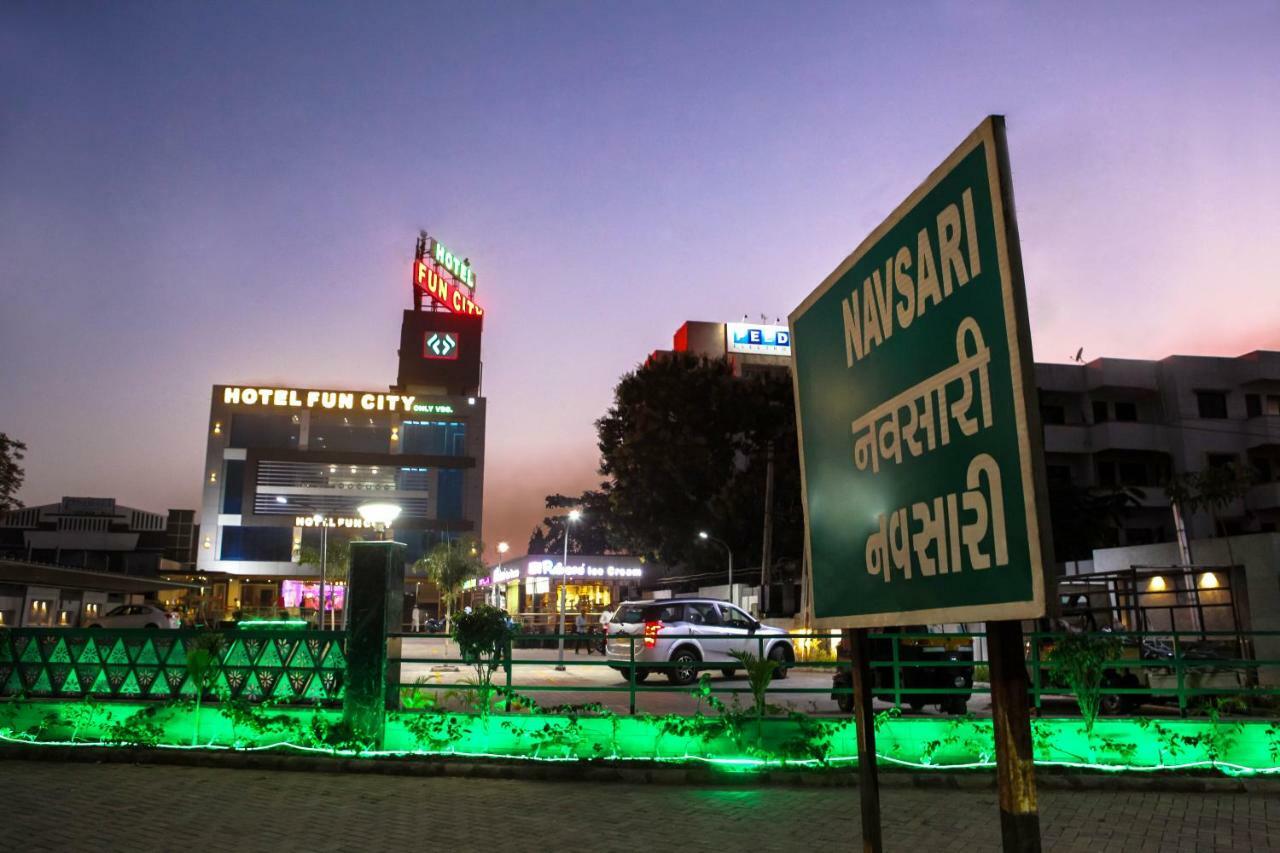 ホテル ファン シティ（ ピュア ヴェジ） Navsari エクステリア 写真