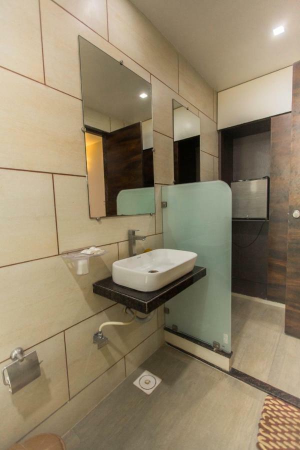 ホテル ファン シティ（ ピュア ヴェジ） Navsari エクステリア 写真