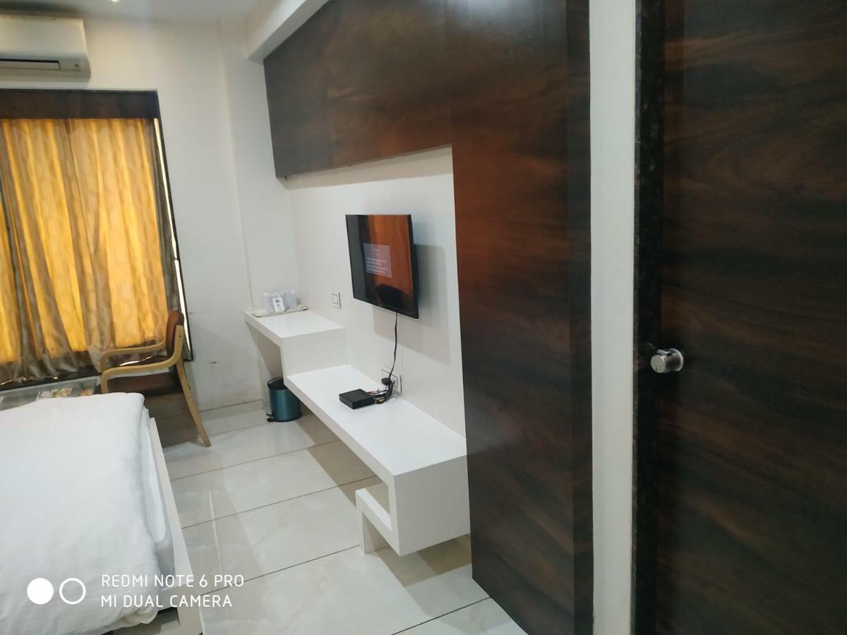 ホテル ファン シティ（ ピュア ヴェジ） Navsari エクステリア 写真