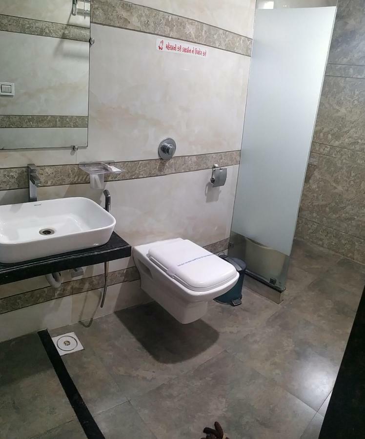ホテル ファン シティ（ ピュア ヴェジ） Navsari エクステリア 写真